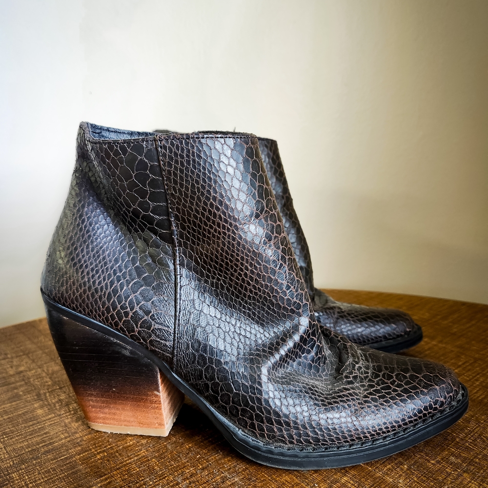 Very G Snake Print Ankle Boots Womens 7.5 Brown Western Stacked Heel Booties